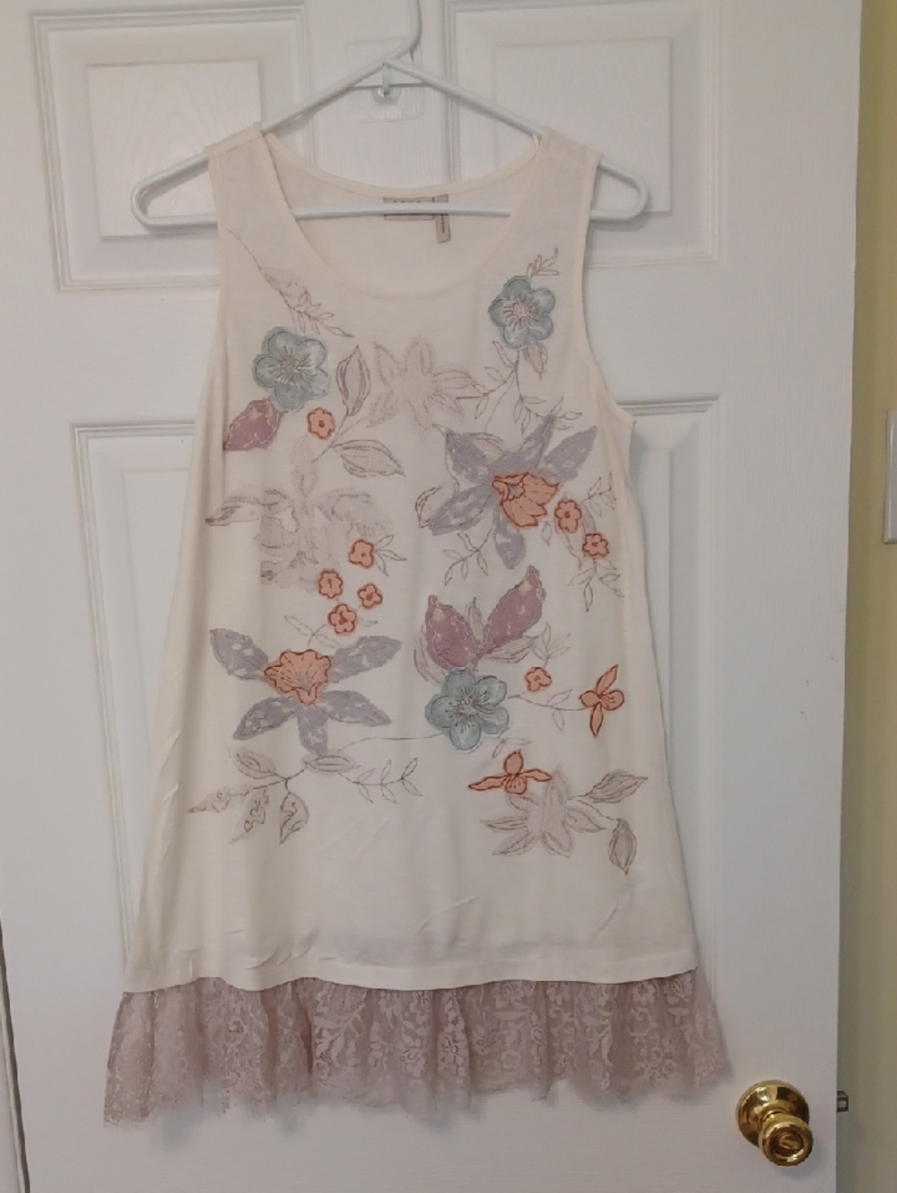 LOGO by Lori Goldstein Sz S, Cream Tunic With Floral Appliques.
